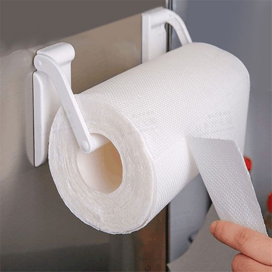 Magnetic outlet tissue holder